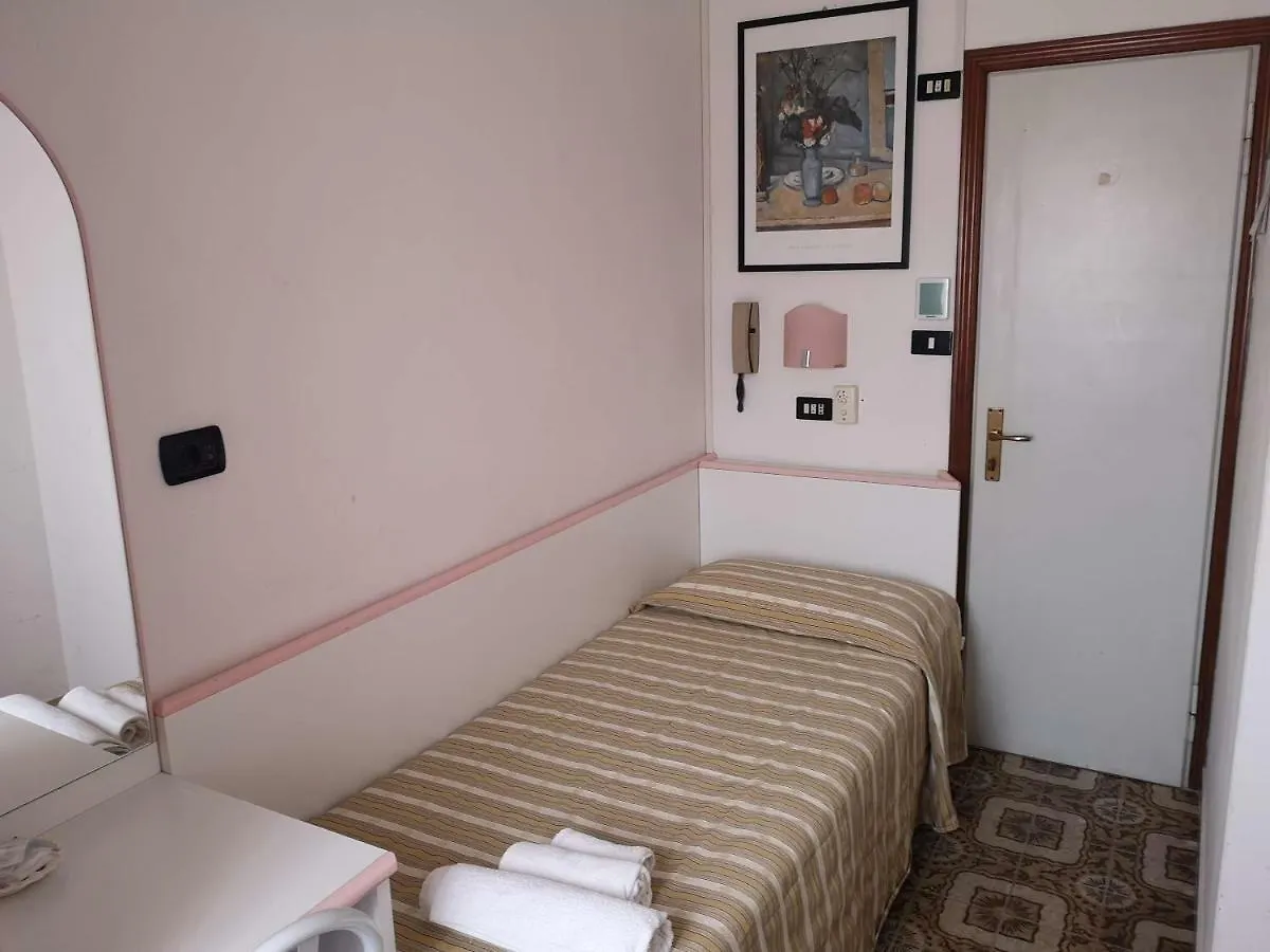 Hotel Rosy Rimini 3*,
